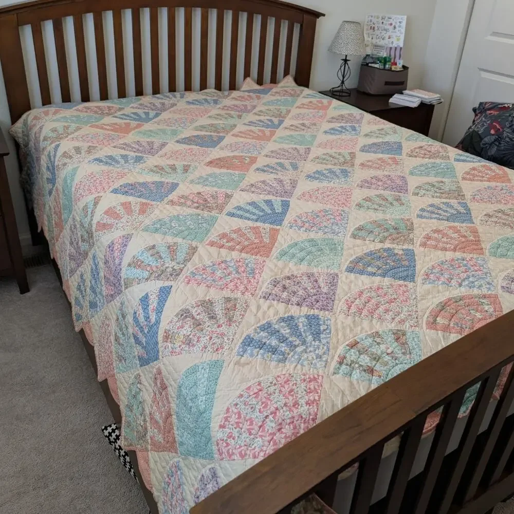Vintage Seashell Fan Quilt Hand Stitched Scalloped 98x75 Bedspread ARCH QUILT NY